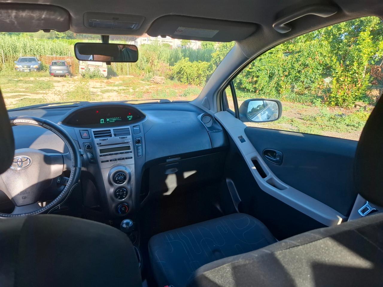 Toyota Yaris 1.0 5 porte