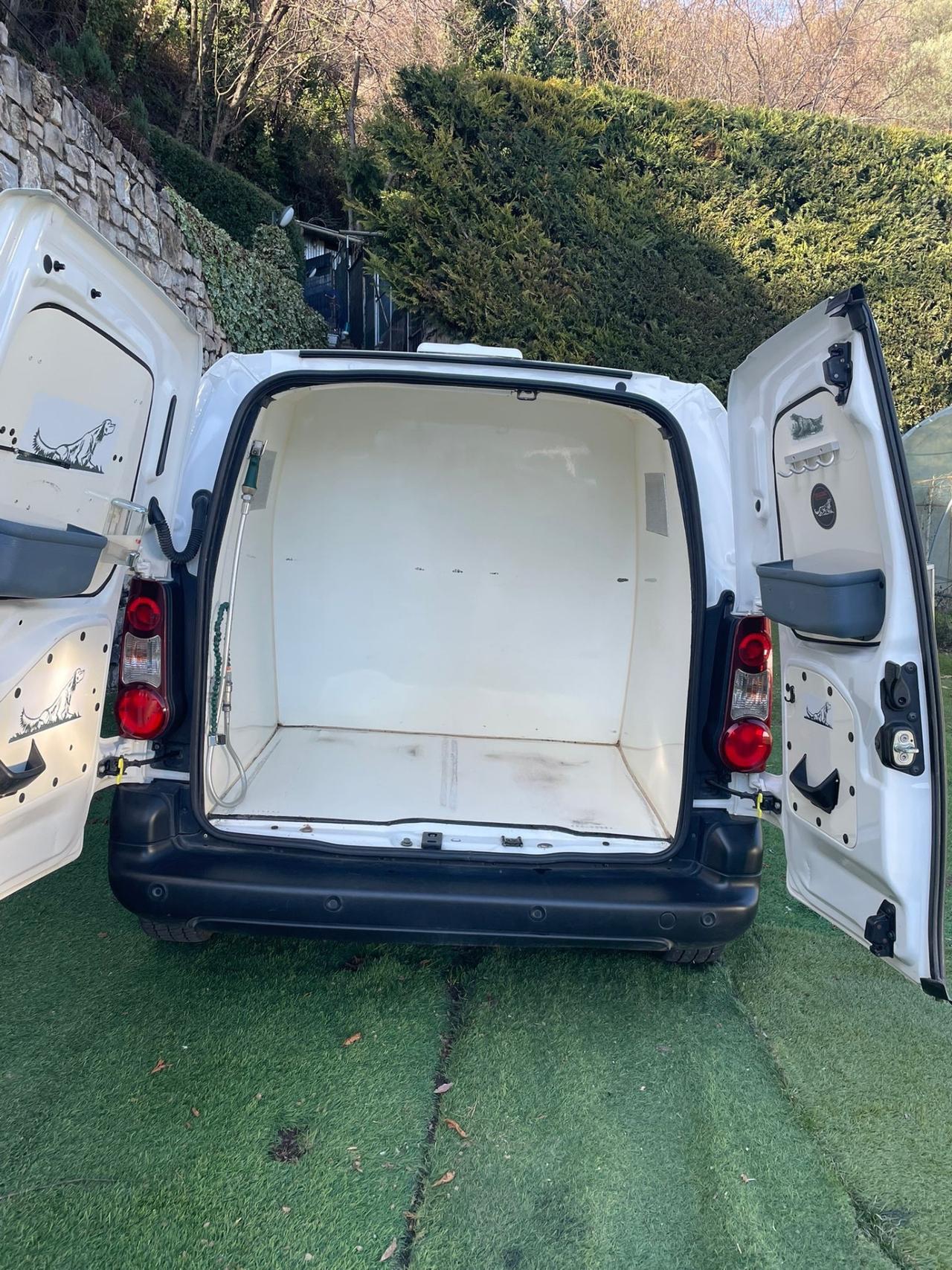 Peugeot Partner L1 BlueHDi 100CV Allestimento trasporto animali da caccia