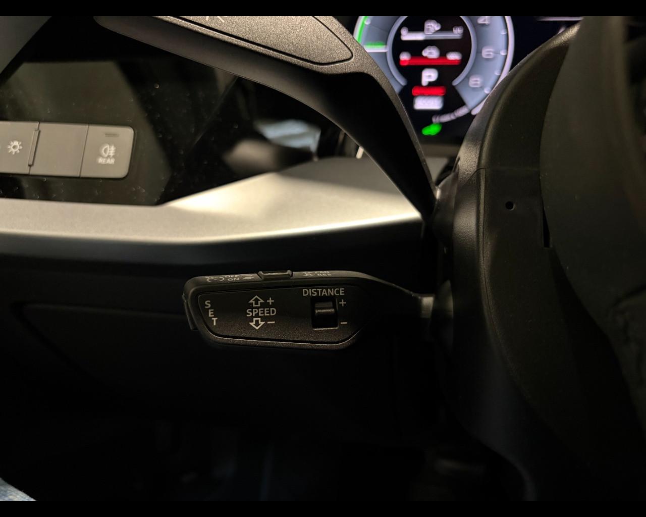 AUDI A3 SPORTBACK 40 TFSIe S-TRONIC BUSINESS ADVANCED