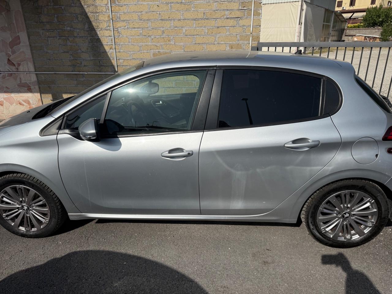 Peugeot 208 PureTech 82 5p. GPL Allure