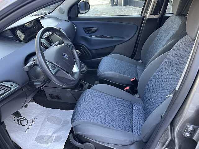 Lancia Ypsilon 1.0 FireFly 5 porte S&S Hybrid Ecochic Silver