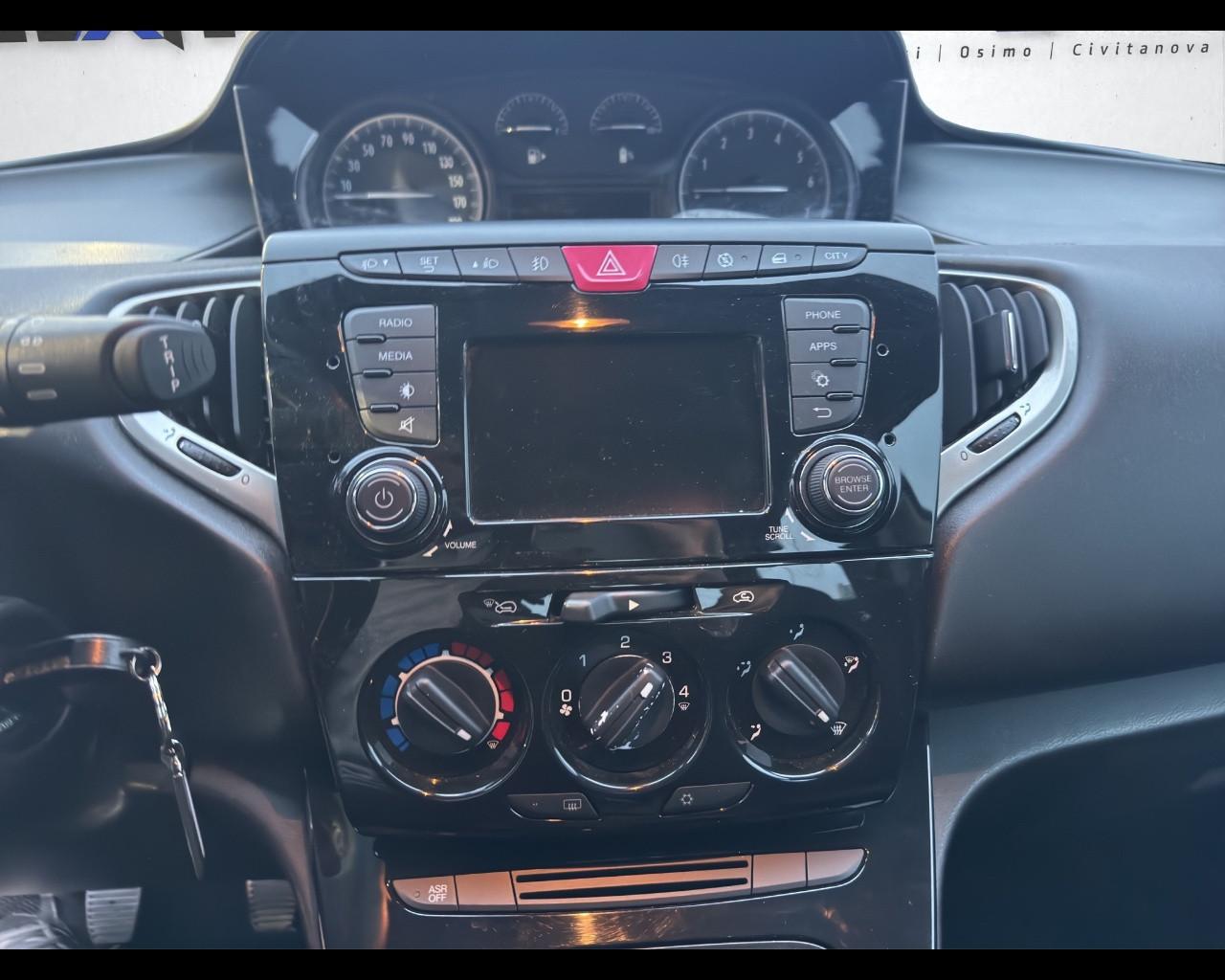 LANCIA Ypsilon 3ª serie - Ypsilon 1.0 FireFly 5 porte S&S Hybrid Ecochic Gold