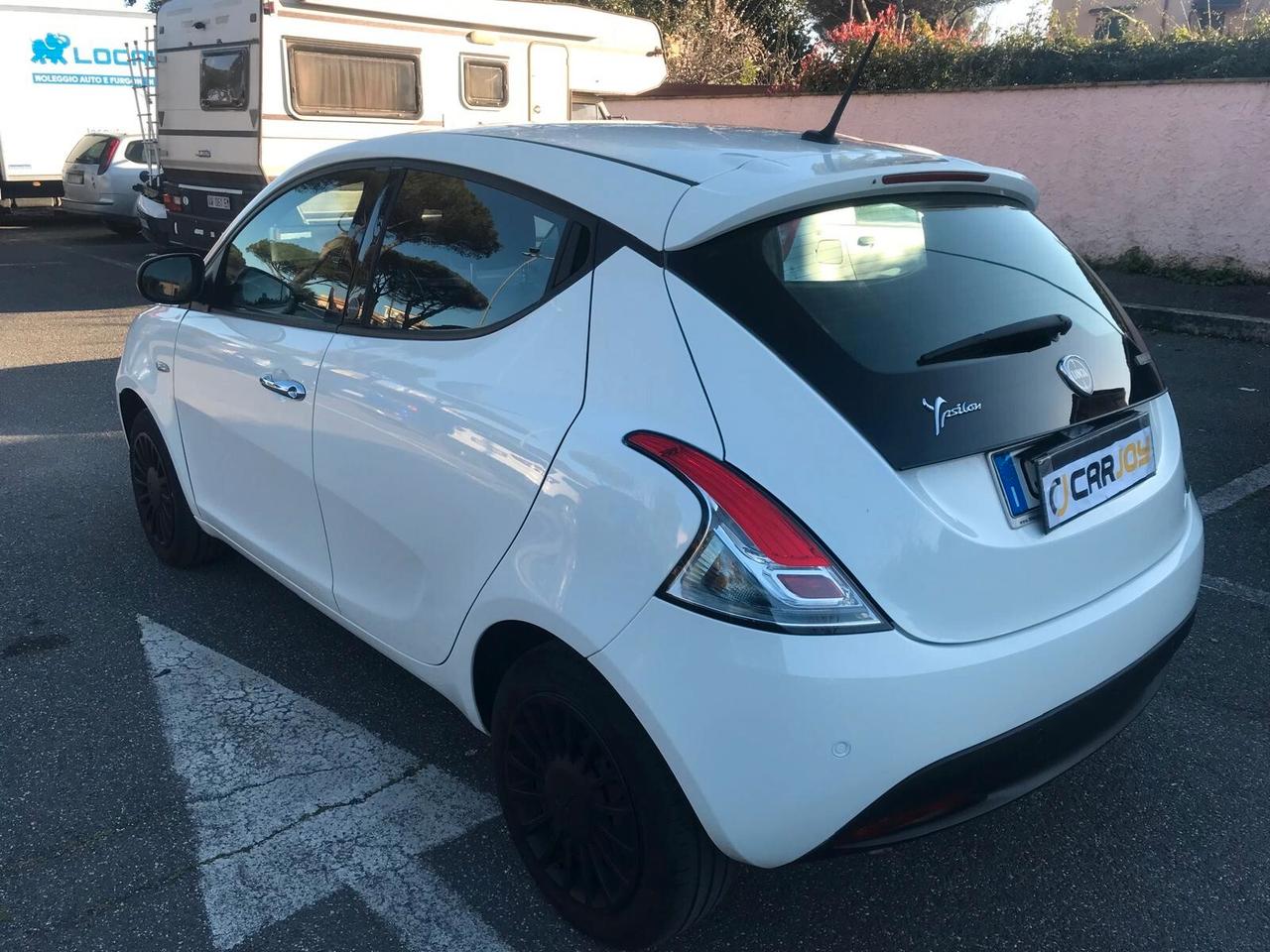 Lancia Ypsilon 1.0 FireFly 5 porte S&S Hybrid Ecochic Silver