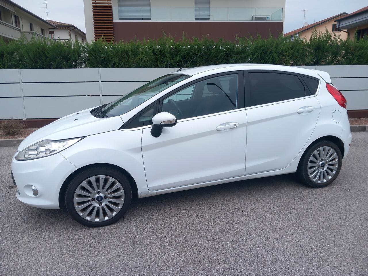 Ford Fiesta 1.4 5 porte Bz.- GPL Titanium unico proprietario