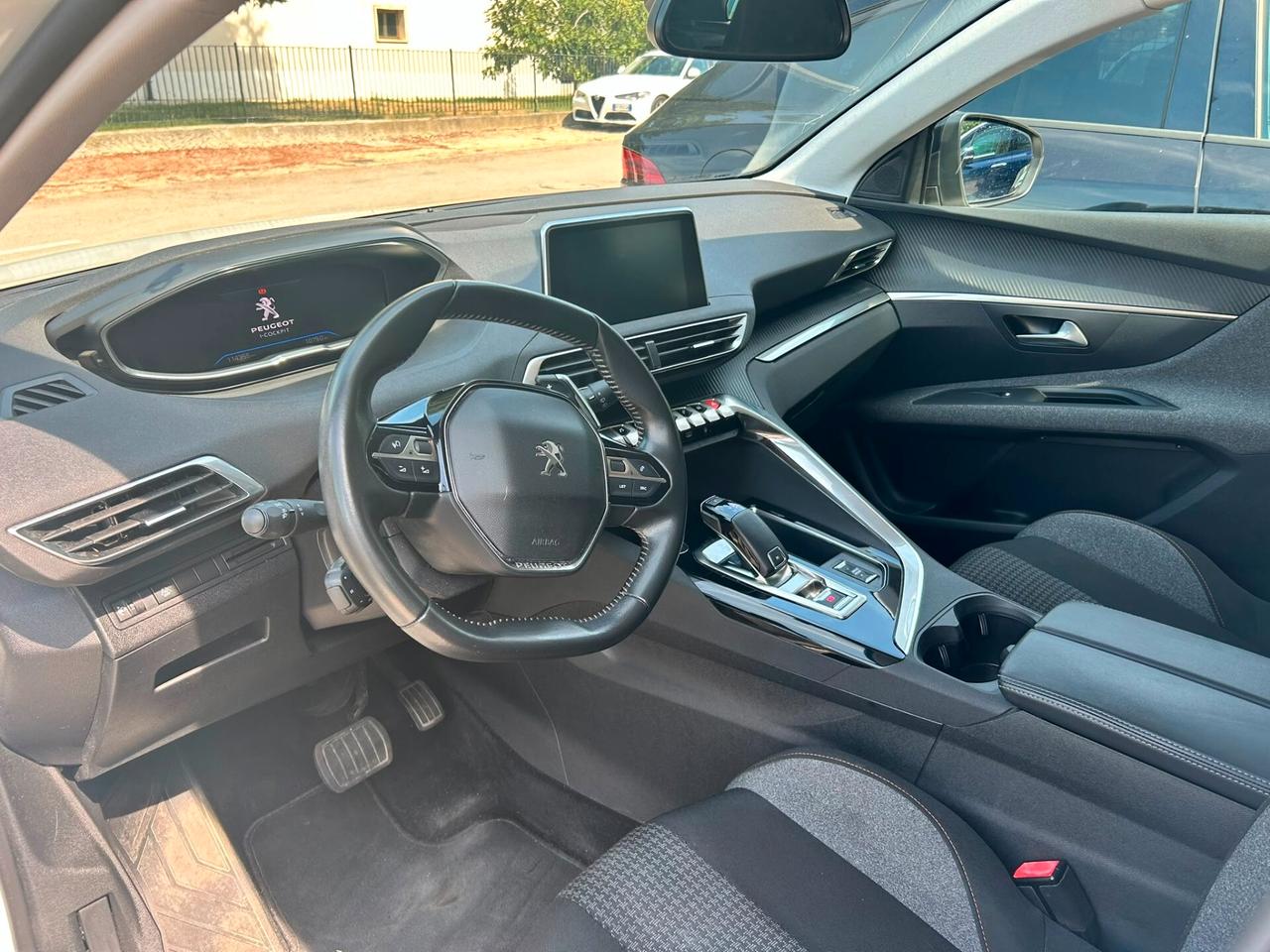 Peugeot 3008 BlueHDi 130 S&S EAT8 Active Pack