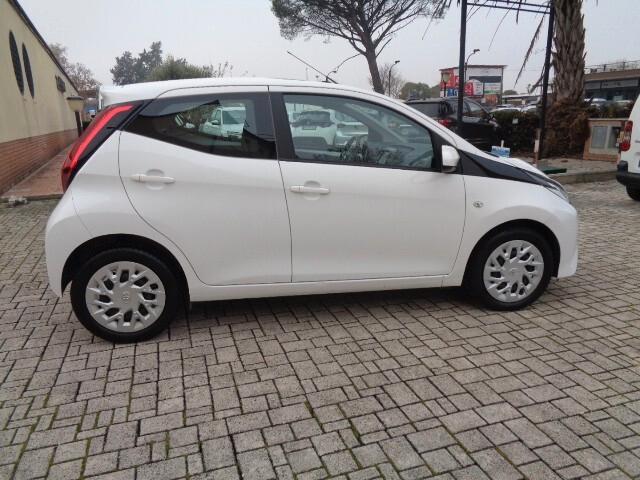 Toyota Aygo Connect 1.0 VVT-i 72 CV 5 porte x-play MMT AUTOMATICA