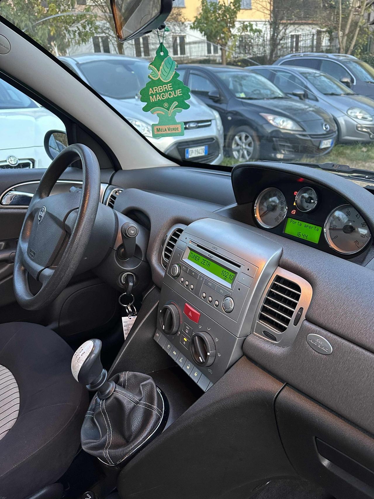 Lancia YPSILON 1.2 NEOPAT KMCERT