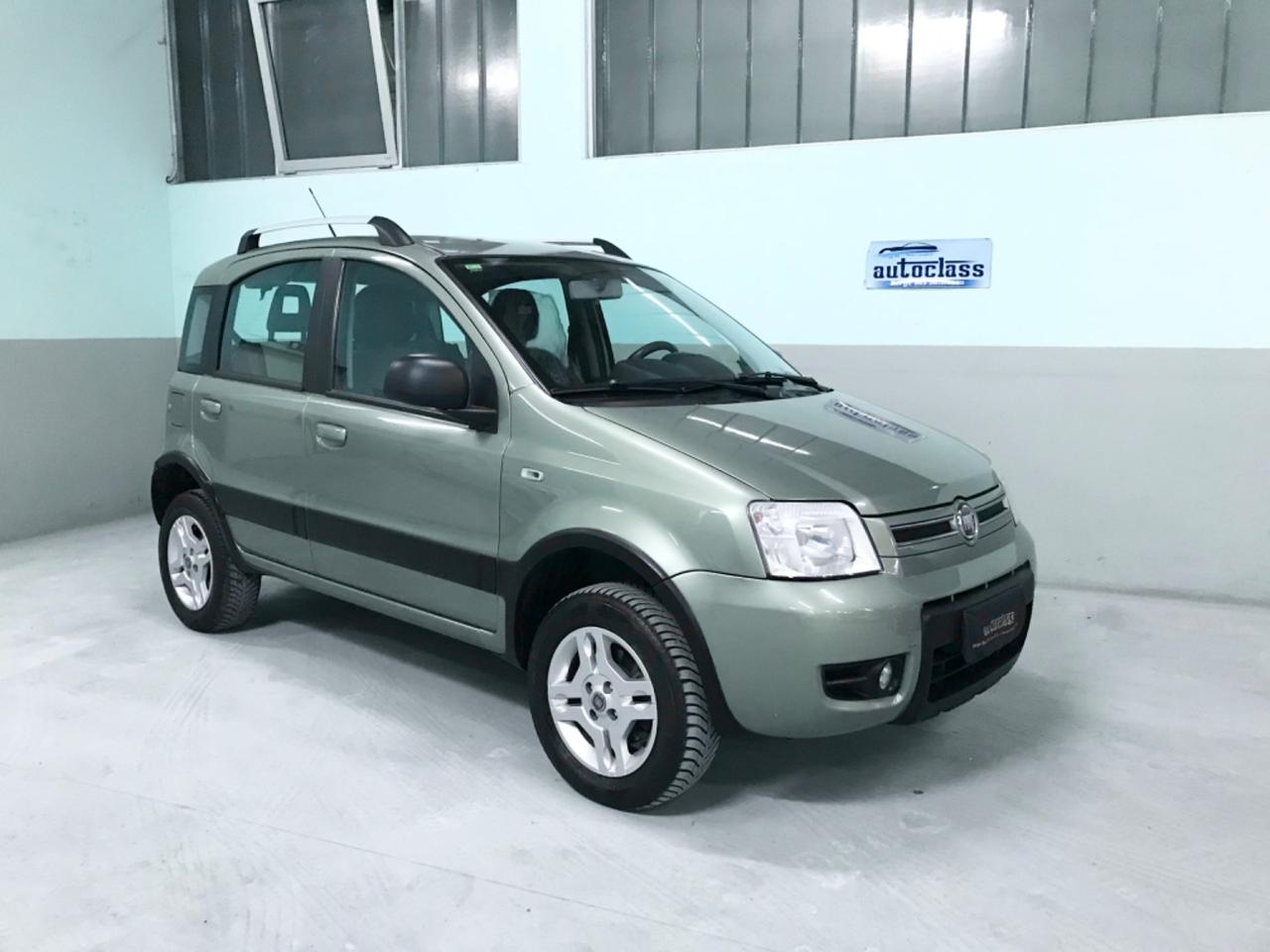 Fiat Panda 4X4 1.3 MJT 16V DPF Climbing