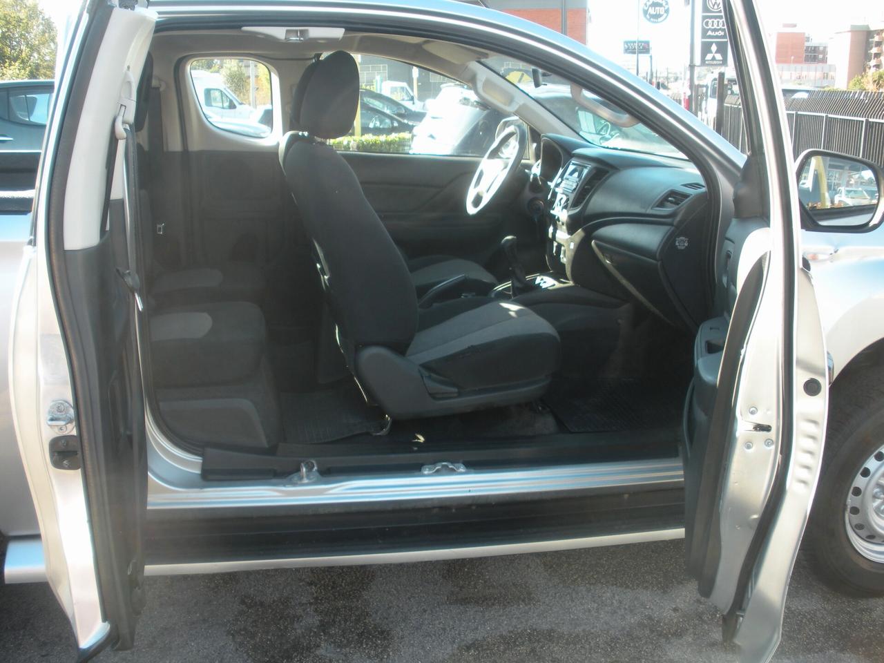 Mitsubishi L200 2.3 D Club Cab 4x4 Easy Select Inform