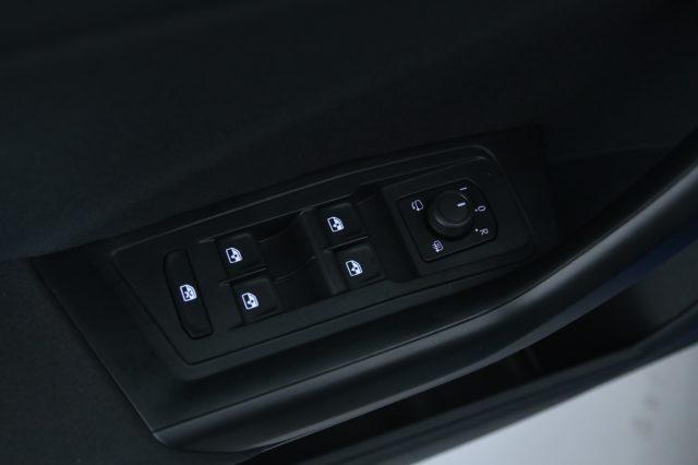 VOLKSWAGEN T-Roc 1.0 TSI Life/FARI LED *SCONTO IMMEDIATO*