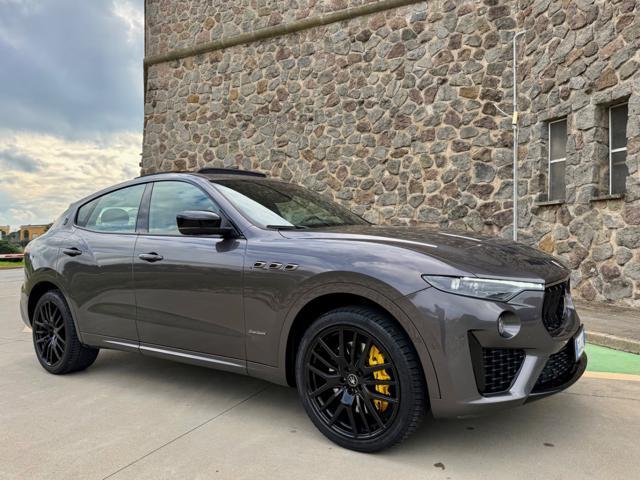 MASERATI Levante MY22 GRANSPORT+TETTO+BLACK PACK+PINZE GIALLE
