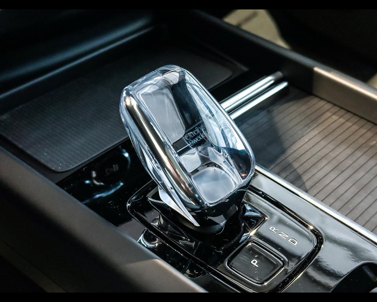 VOLVO XC60 Ultra Black Edition T6 AWD AUT