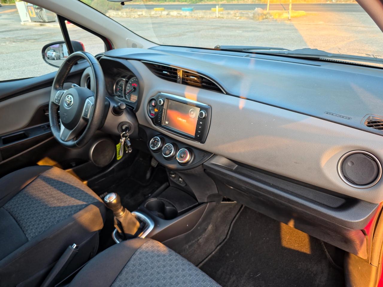 Toyota Yaris 1.0 5 porte Lounge CV-69 E6 Manuale NEO 2015