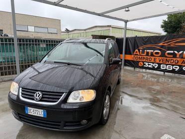 VW Touran 2.0 TDI 5-POSTI 6-MRCE FAMIGLIARE