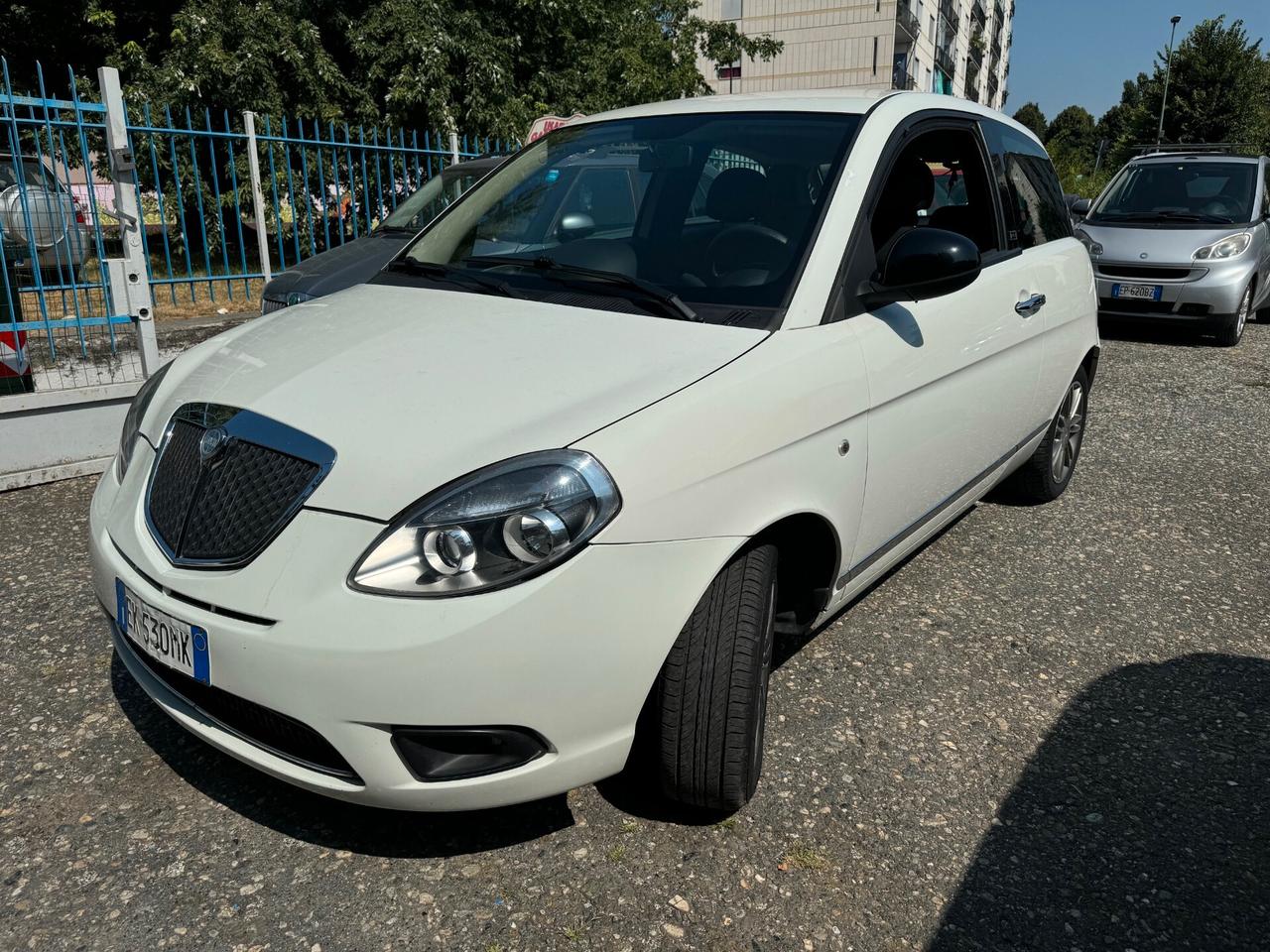 Lancia Ypsilon 1.2 69 CV Unyca 2012