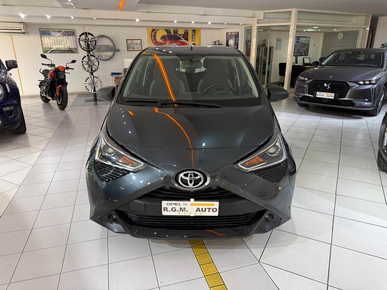 Toyota Aygo 1.0 VVT-i 72 CV 5 porte x-play MMT