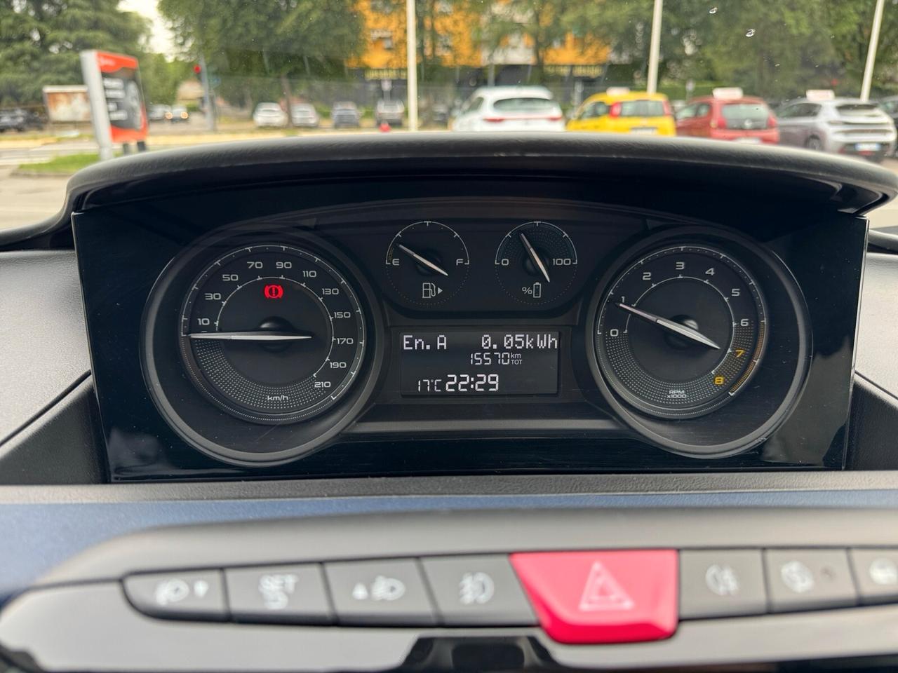 Lancia Ypsilon 1.0 Hybrid Platino
