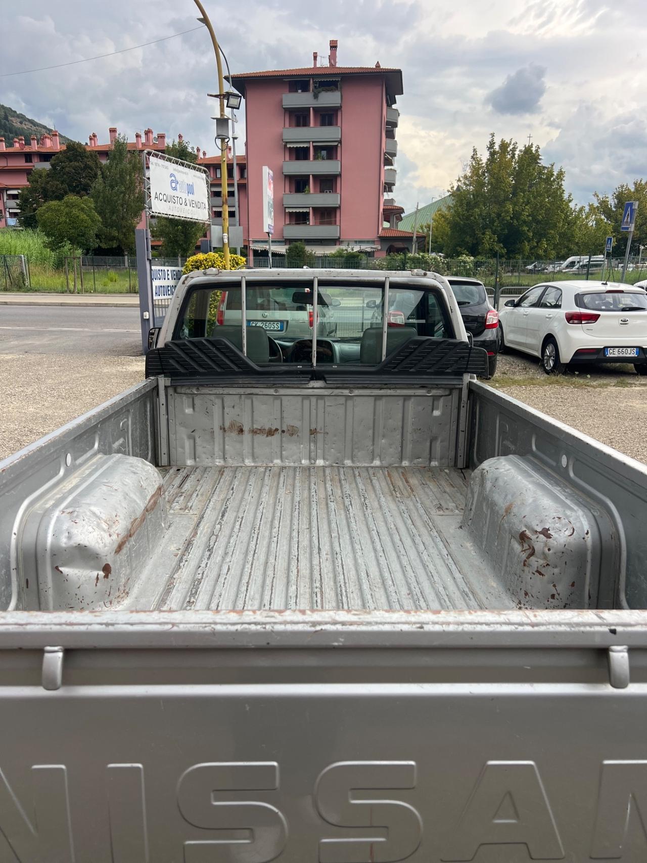 Nissan NP300 2.5 D 2P Cassone Lungo