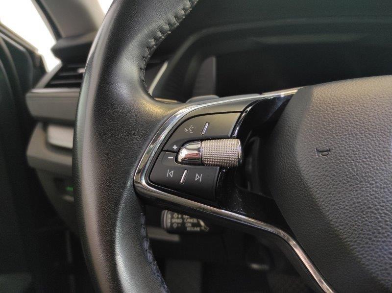 SKODA Octavia 4ª serie - Octavia 2.0 TDI EVO SCR DSG Wagon Executive