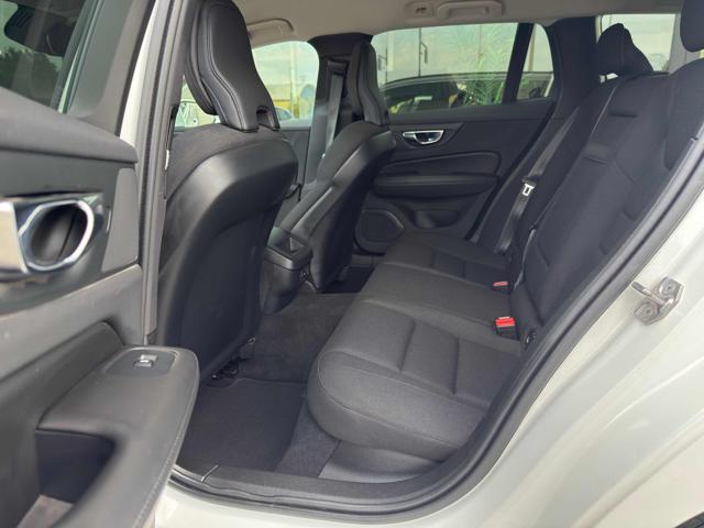 VOLVO V60 B4 (d) Geartronic Momentum SENZA VINCOLI