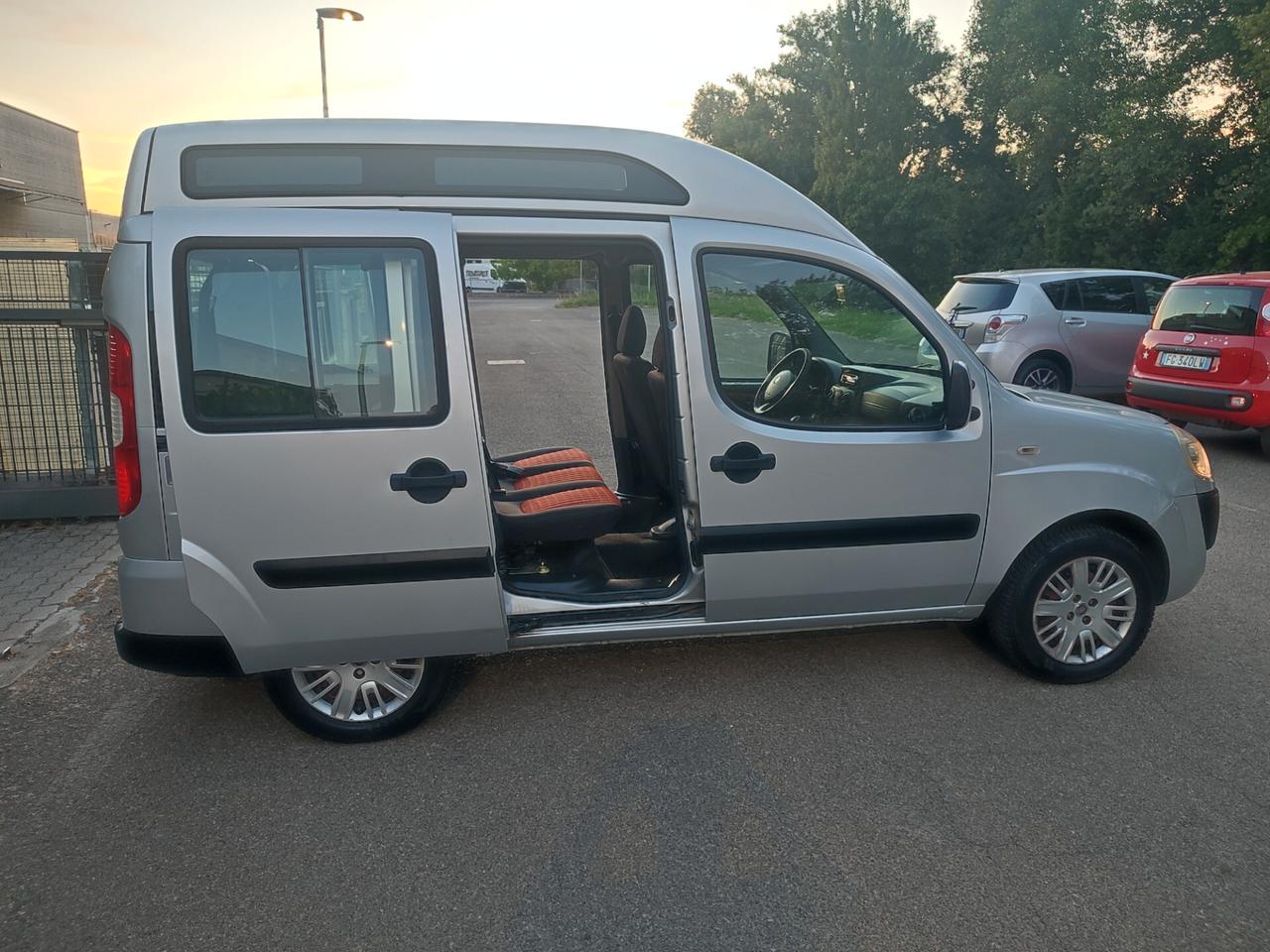 FIAT DOBLO 1.4BENZINA CON PEDANA DISABILI ELETTRICA NUOVO