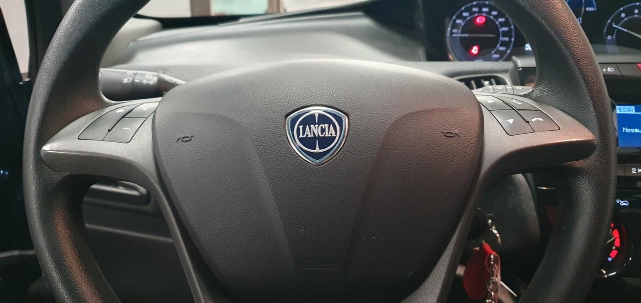 Lancia Ypsilon 1.0 FireFly 5 porte S&S Hybrid Silver