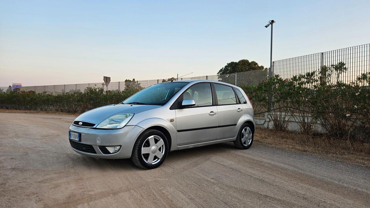 Ford Fiesta 1.2 16V 5P Ghia