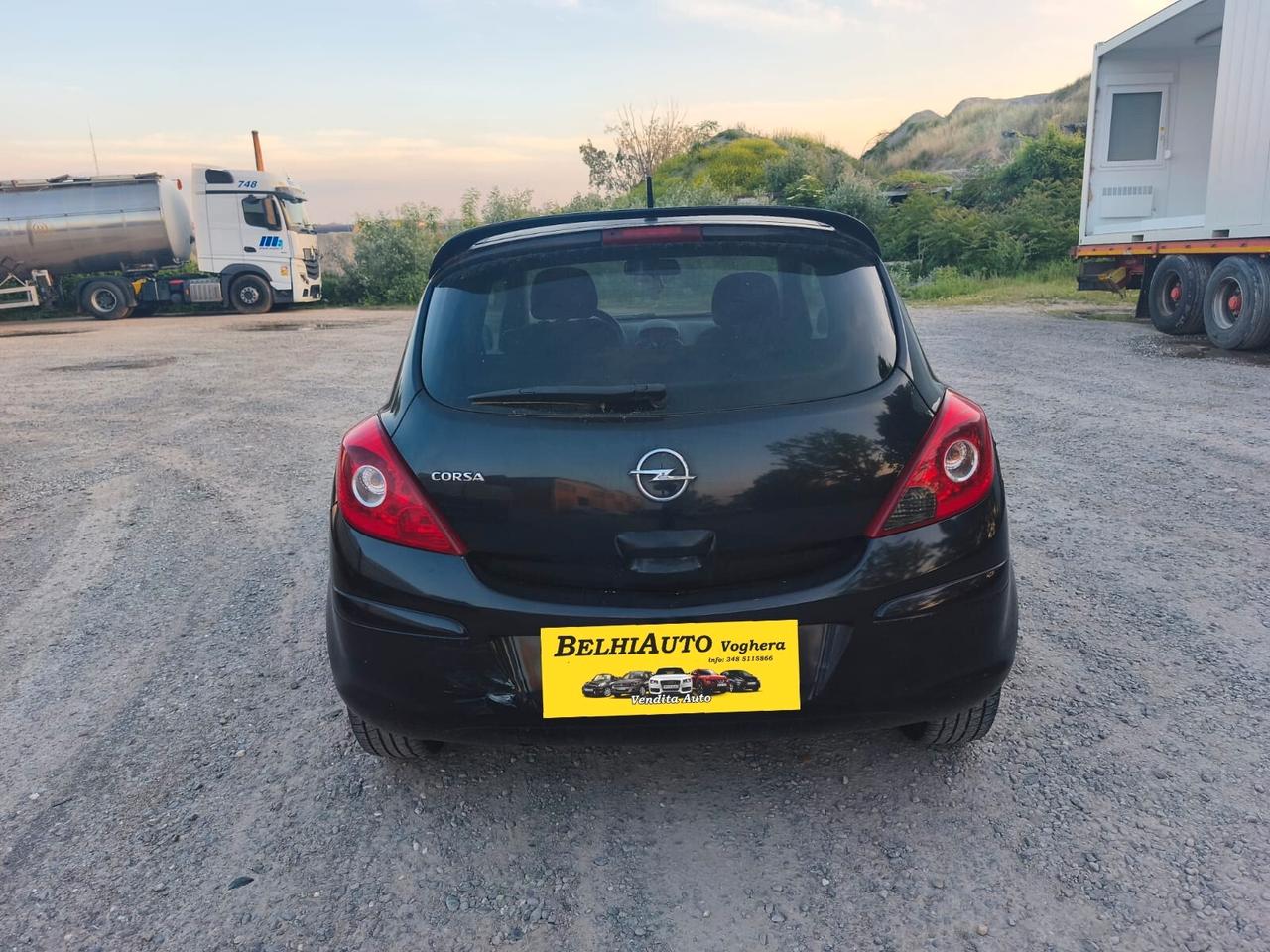 Opel Corsa 2011---1.2 Benzina Neopatentati