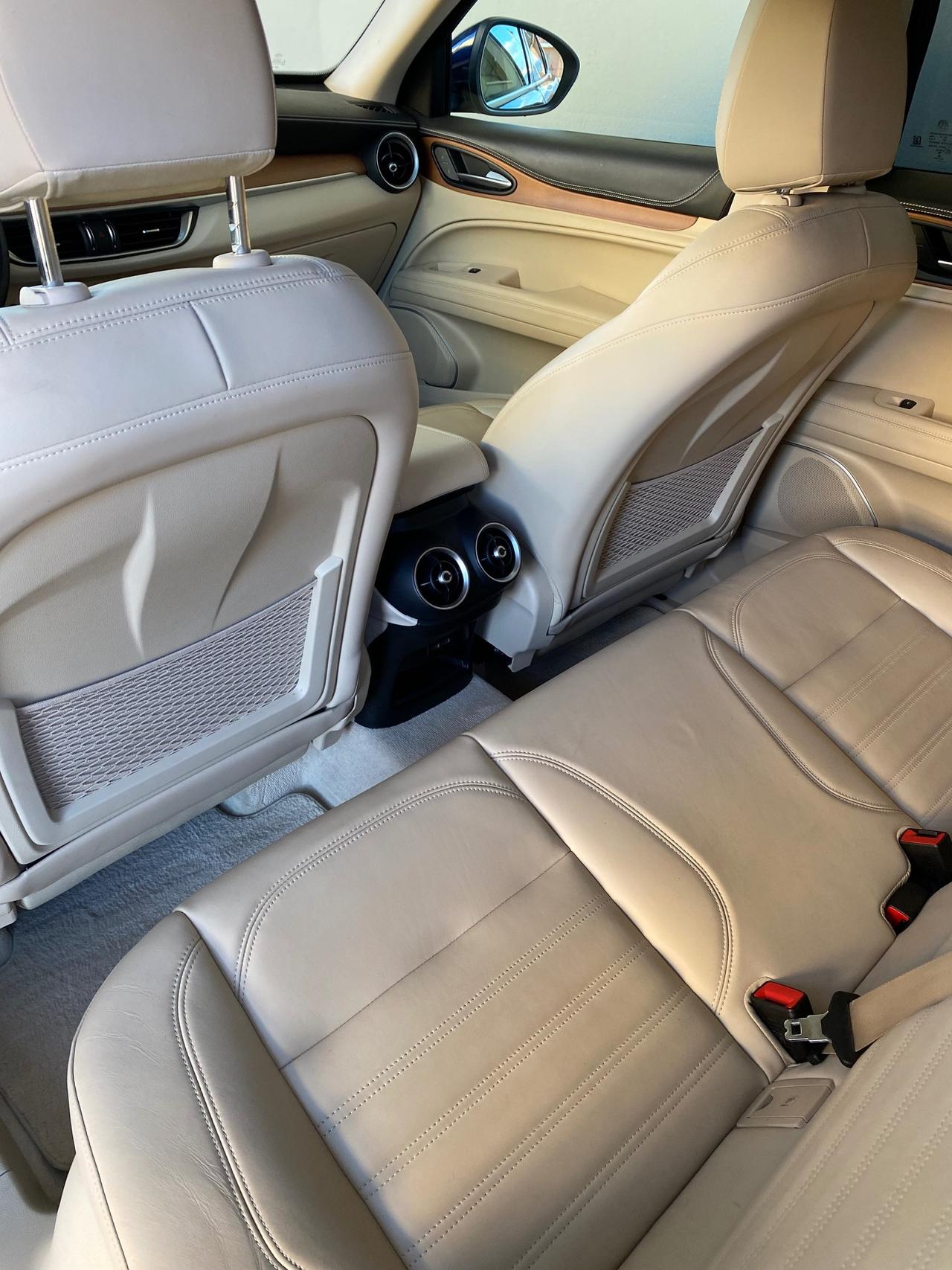 Alfa Romeo Stelvio 2.0 t Executive Q4 200cv auto my19