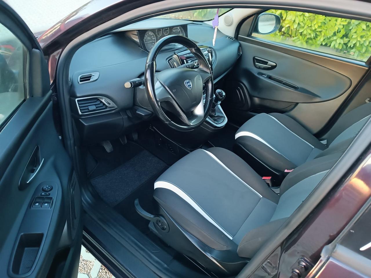 Lancia Ypsilon 0.9 TwinAir 85 CV 5 porte Metano Ecochic Gold