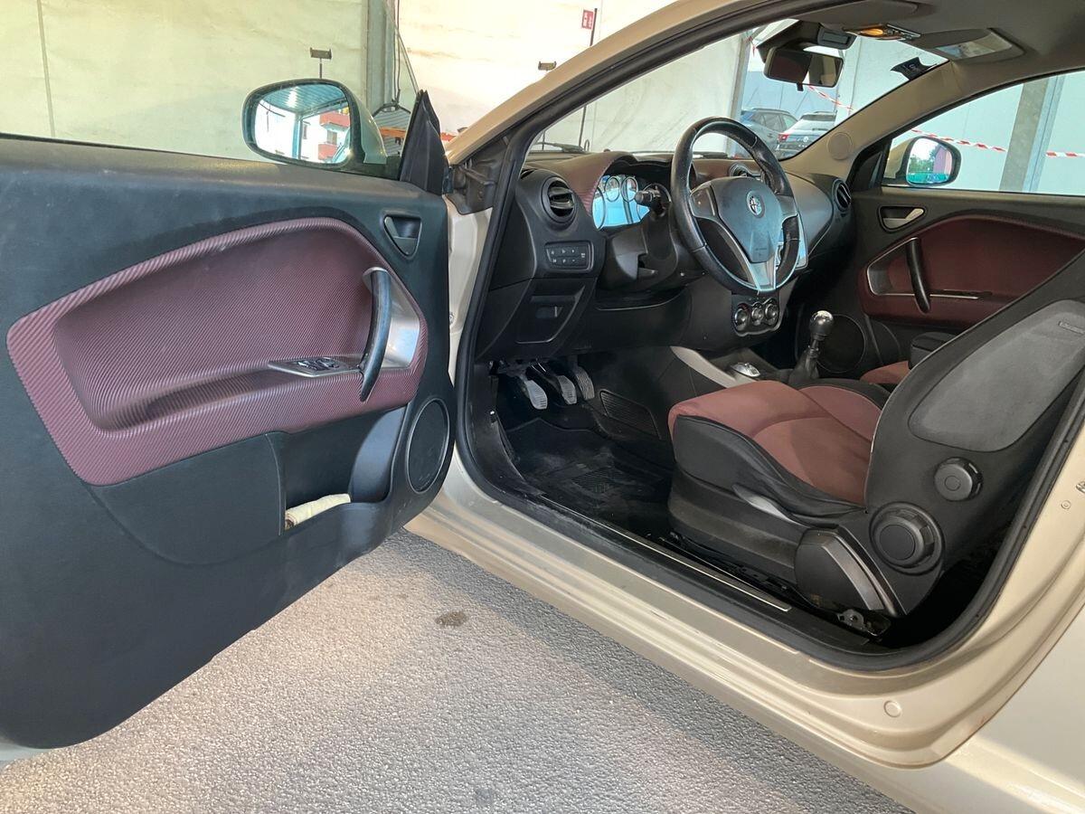 Alfa Romeo MiTo 1.6 JTDm 16V Distinctive Premium Pack