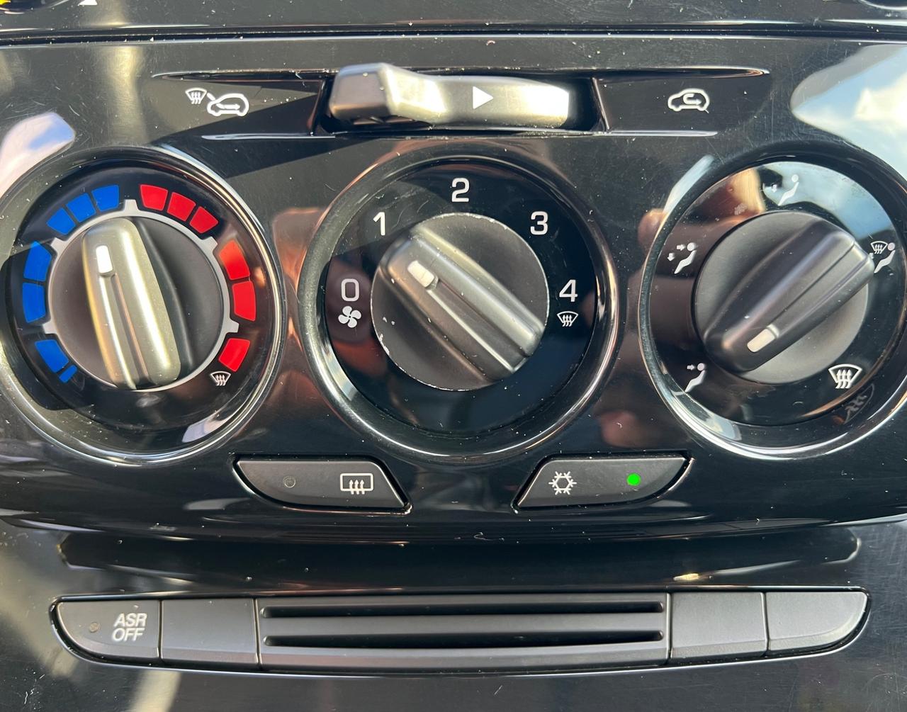 Lancia Ypsilon 1.3 MJT 95 CV 5 porte Platinum