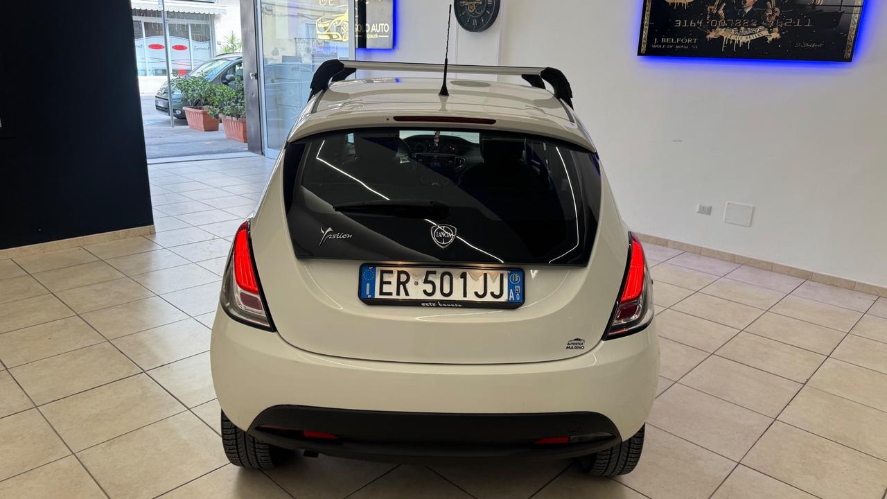 Lancia Ypsilon 0.9 TwinAir 85 CV 5 porte Metano Ecochic Silver
