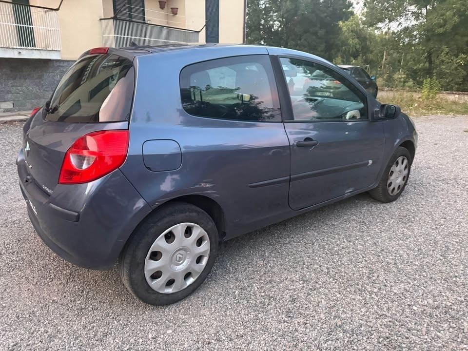 RENAULT CLIO 1.2 BENZ NEOPATENTATI
