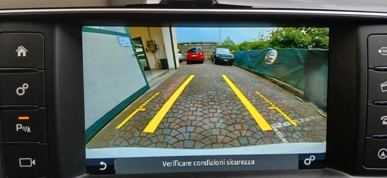 Jaguar XE 2.0 D 180 cv automatica look sportivo