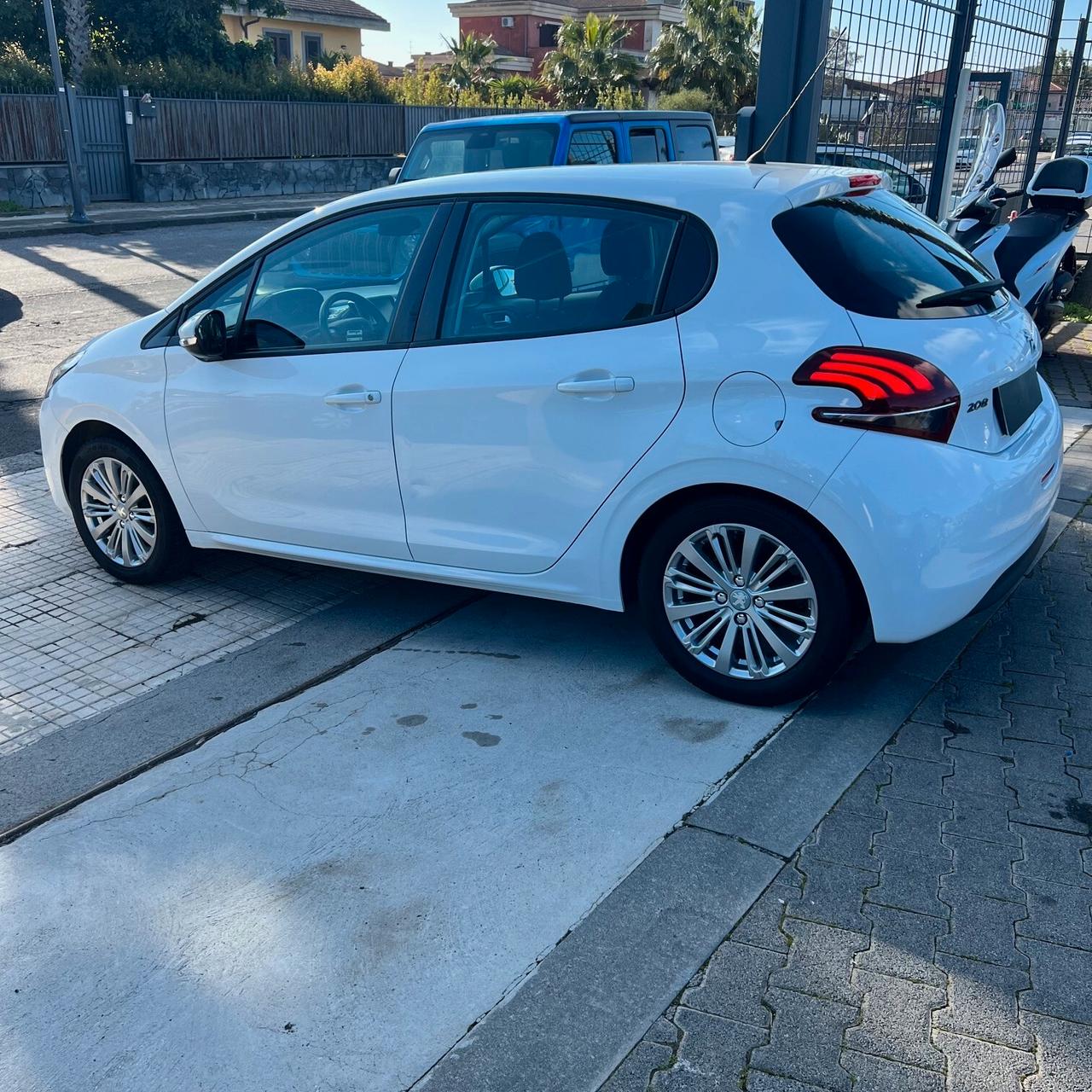 Peugeot 208 PureTech 82 5 porte Allure