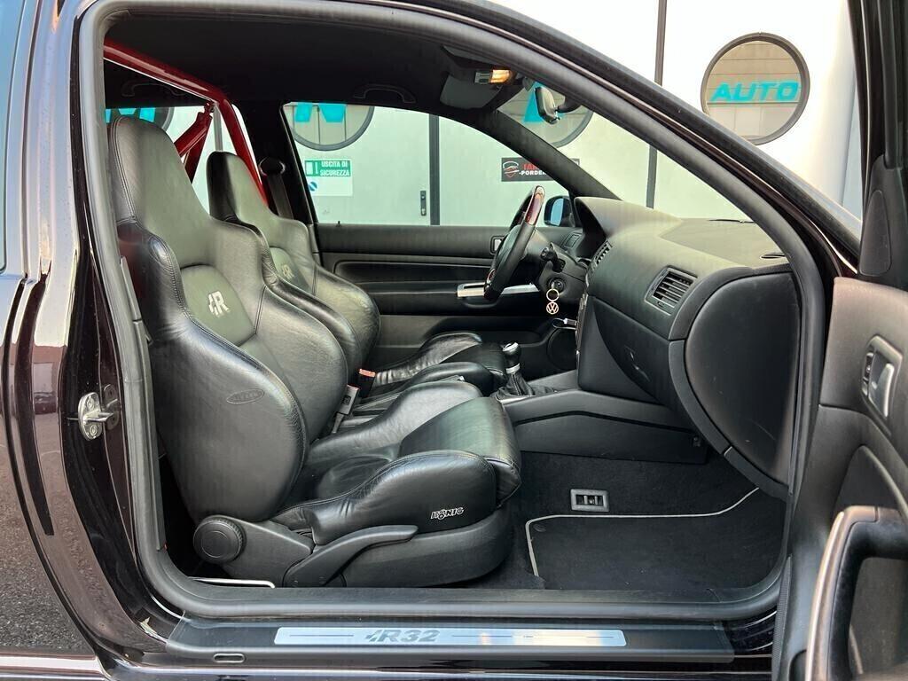 Volkswagen Golf R32