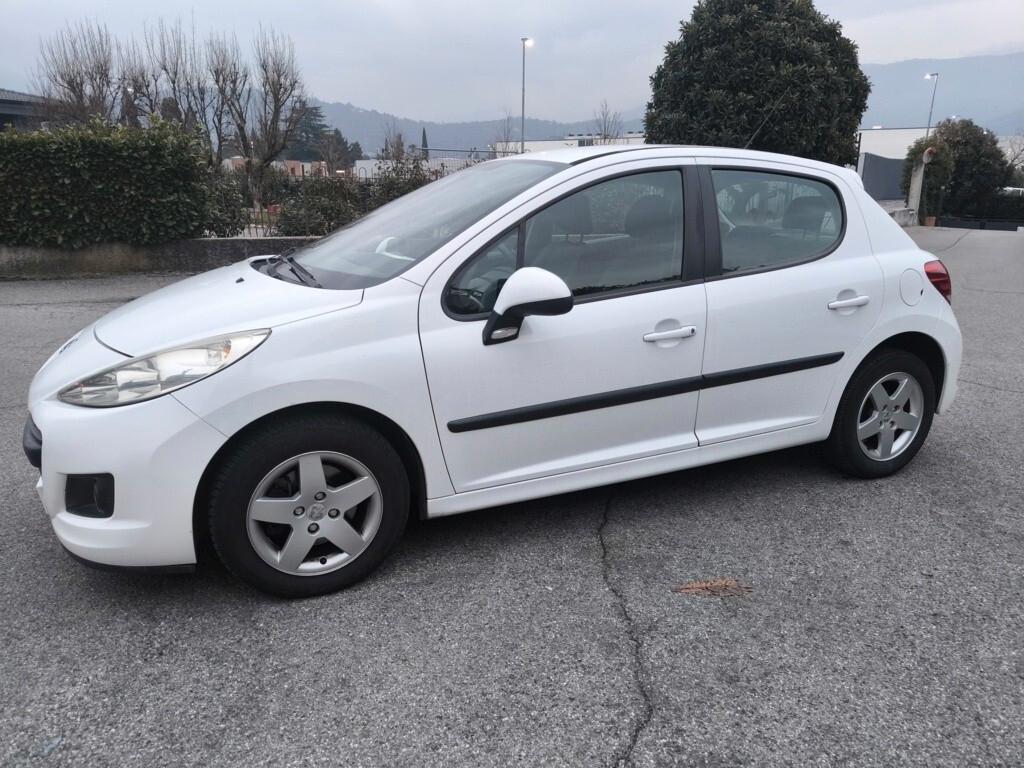 PEUGEOT 207 1,4 BENZINA- OK NEOPATENTATI