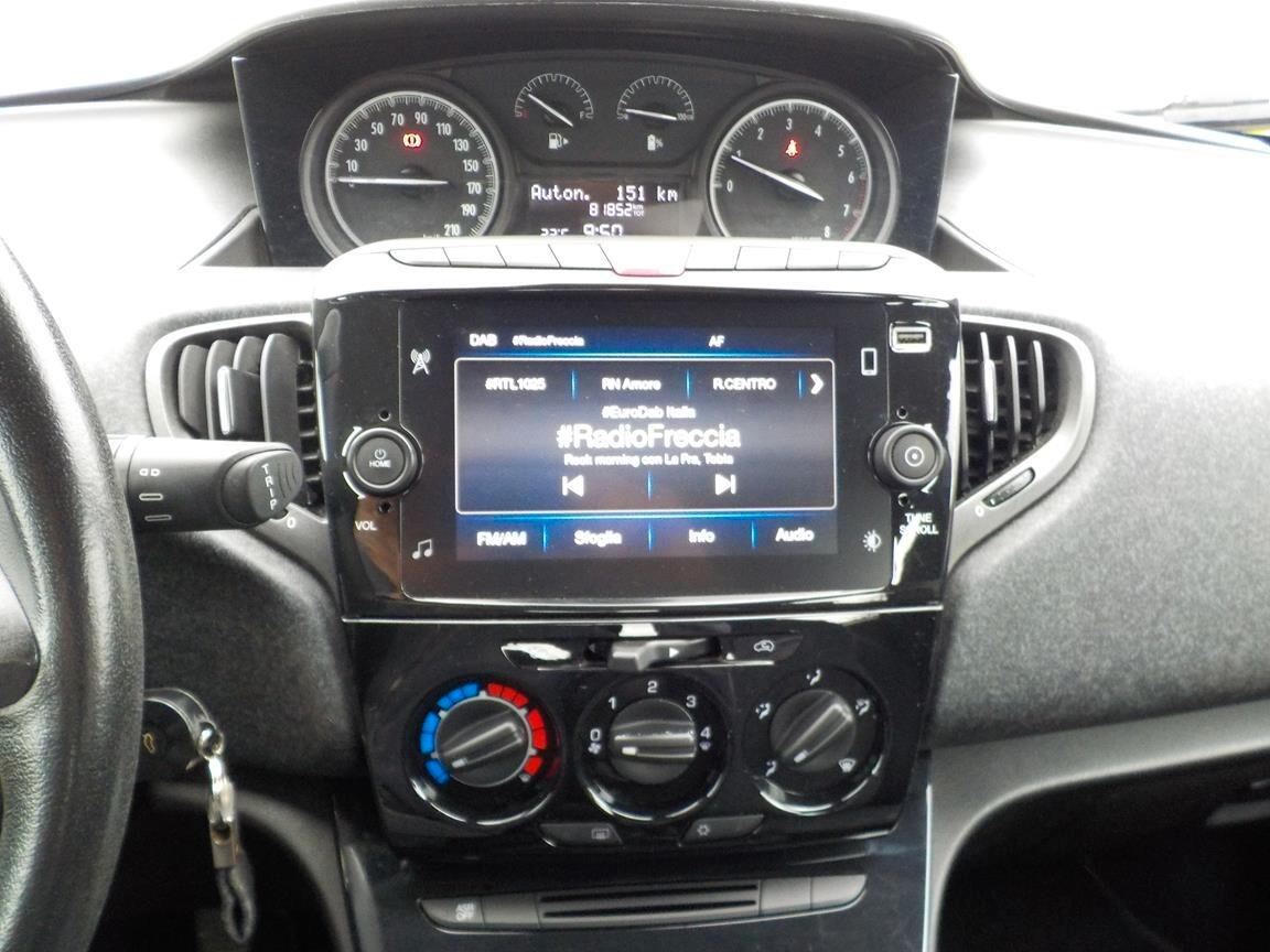 Lancia Ypsilon 1.0 FireFly 5 porte S&S Hybrid Ecochic Silver