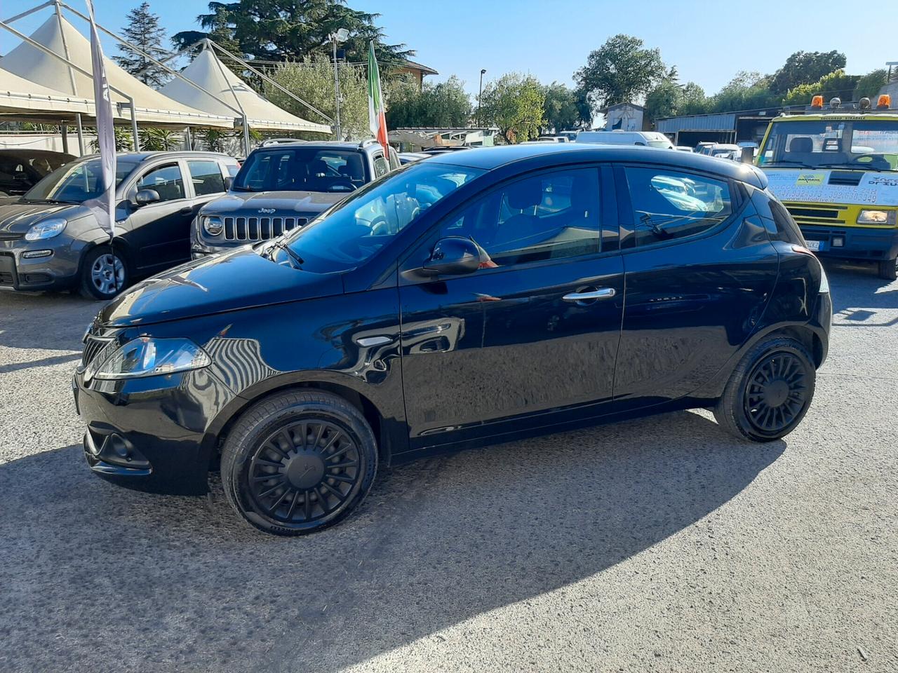 Lancia Ypsilon 1.0 FireFly 5 porte S&S Hybrid Ecochic UnYca