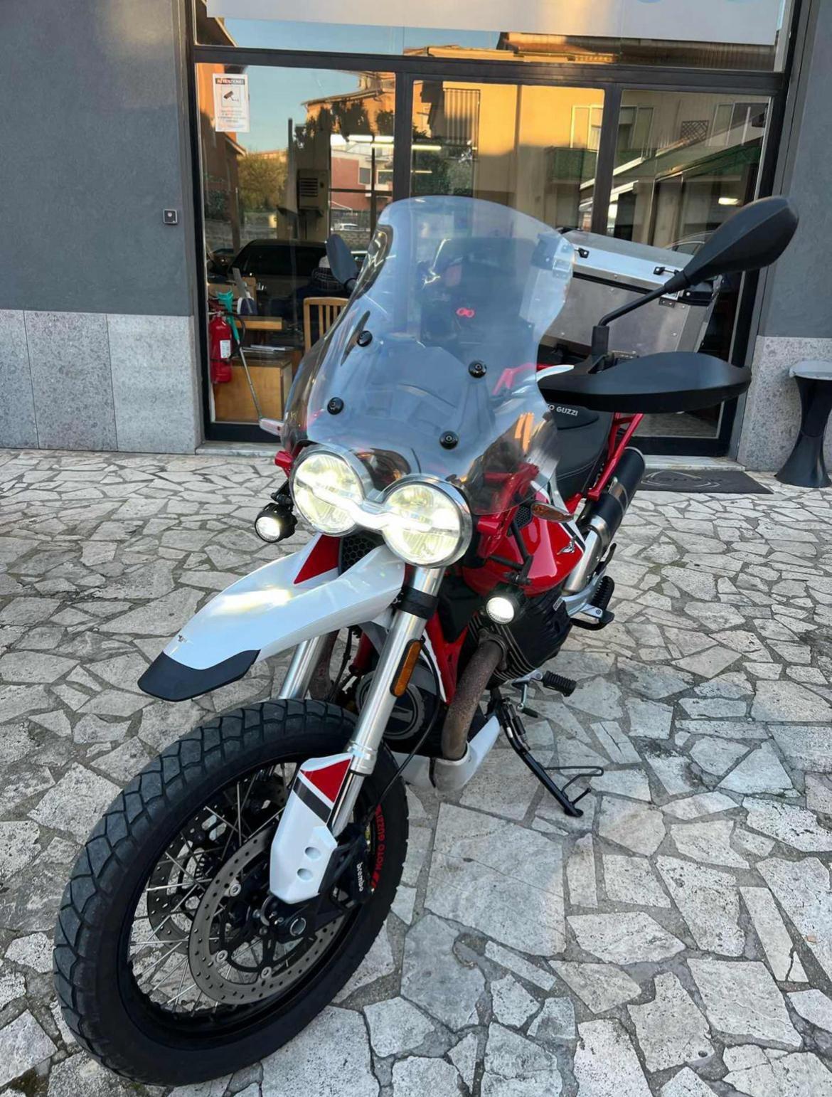 Moto Guzzi V85 TT v85 tt
