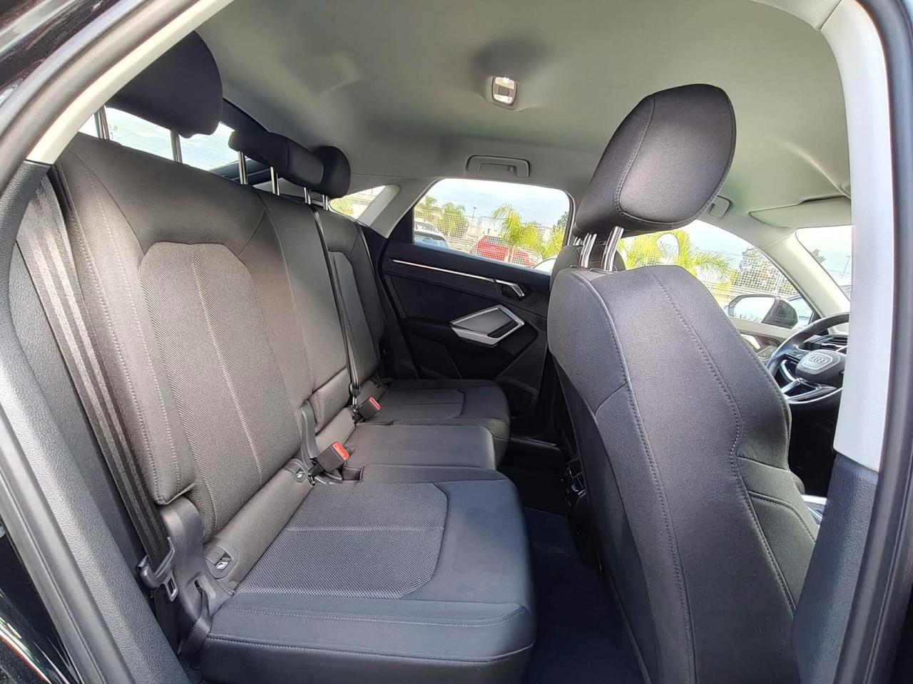 Audi Q3 SPB 35 TDI Identity Black S tronic - 2022