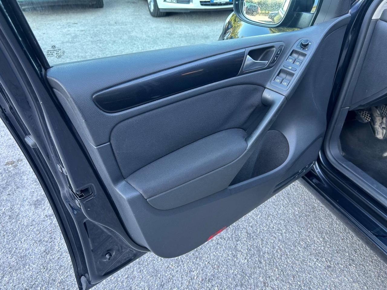 Volkswagen Golf 1.6 TDI DPF 5p