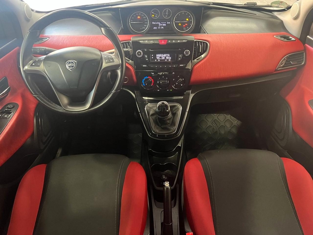 Lancia Ypsilon 1.2 69 CV 5 porte S&S Black&Red