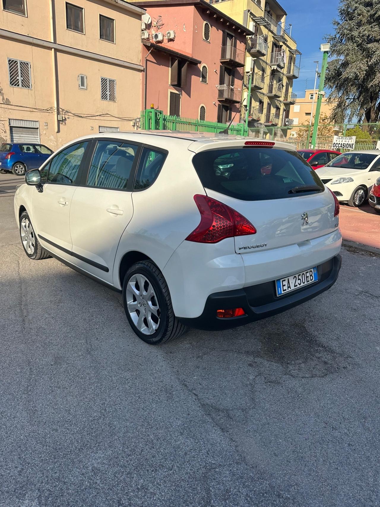 Peugeot 3008 1.6 HDi 110CV cambio robotizzato Business