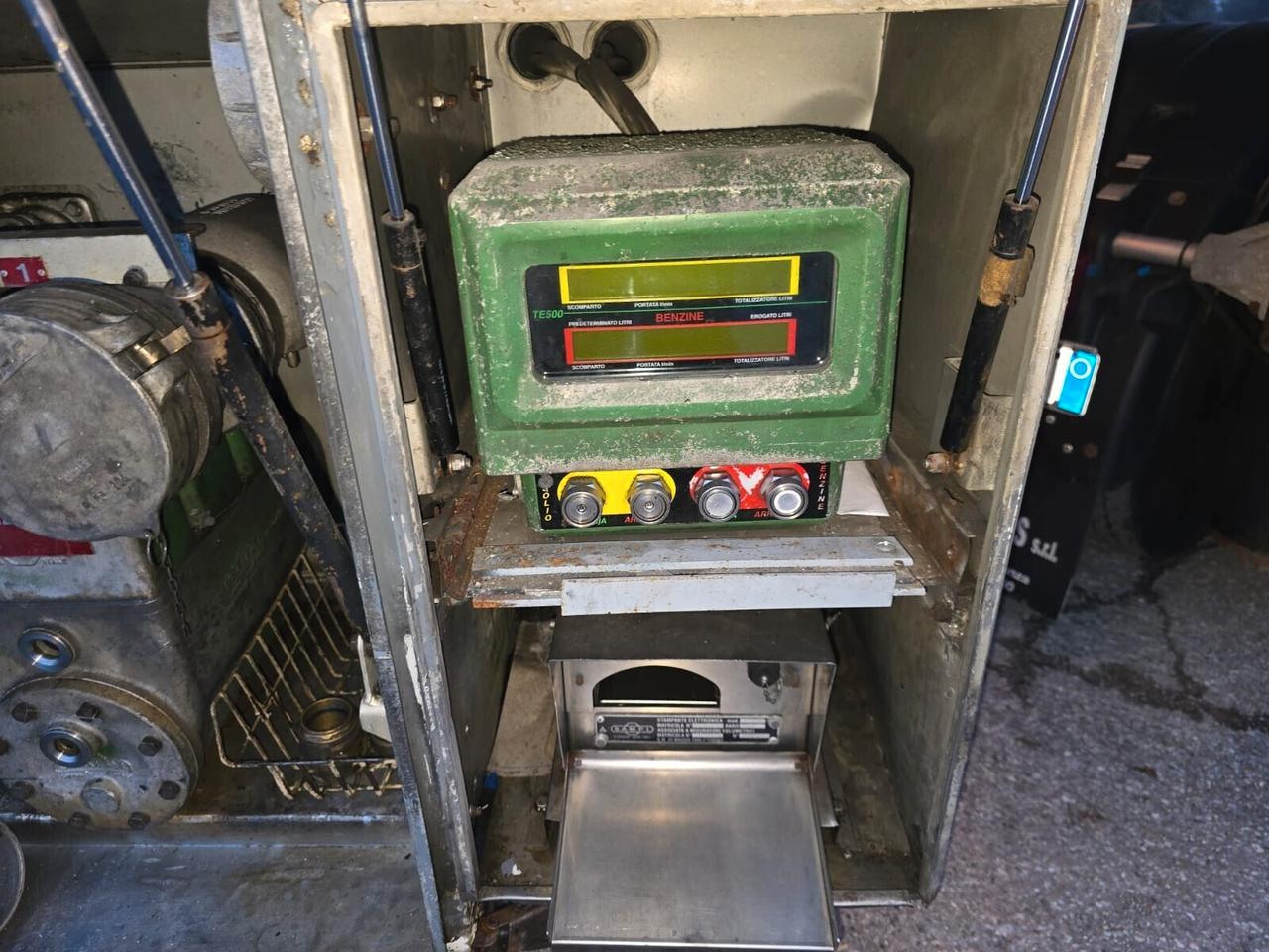 TRATTORE STRADALE RENAULT CON CISTERNA OMT