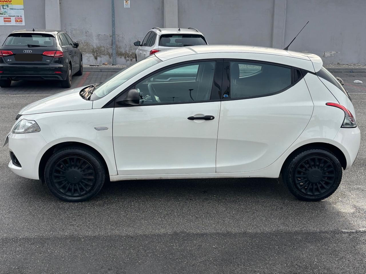 Lancia Ypsilon 1.2 69 CV 5 porte S&S Elefantino Blu