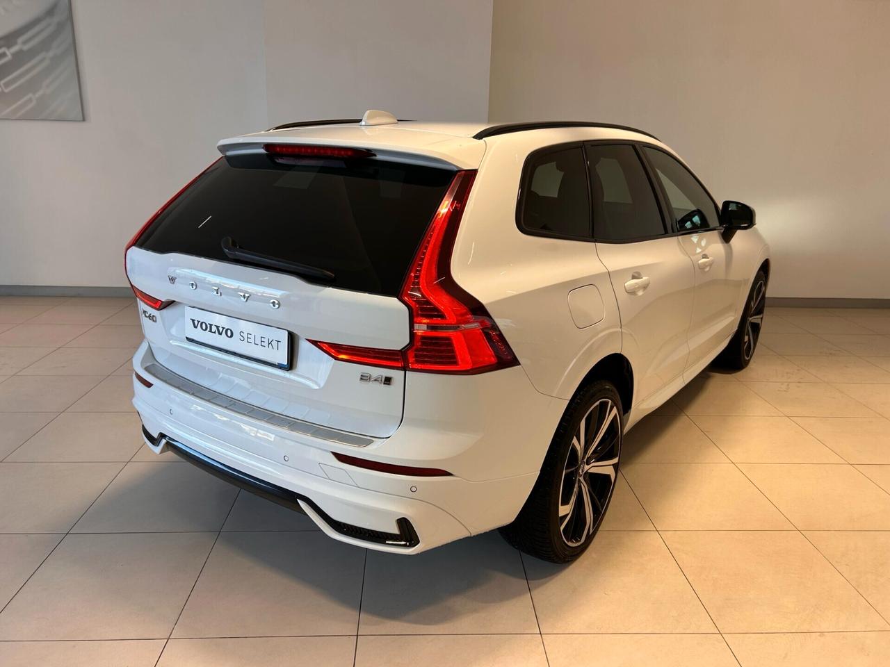 Volvo XC 60 B4 (d) AWD Geartronic R-design Cambio Automatico AUTOCARRO