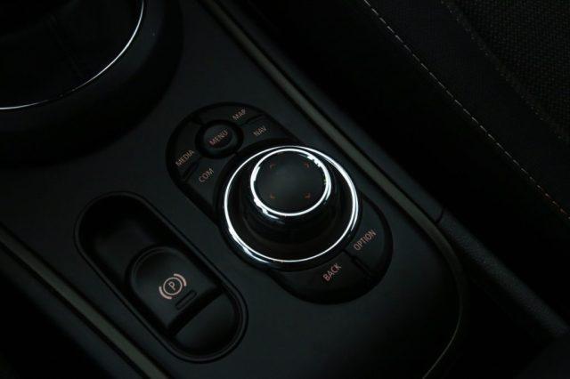 MINI Countryman 2.0 Cooper D Essential Countryman Black Exterior