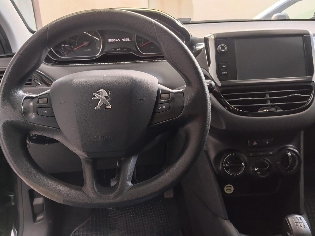 Peugeot 208 1.4 diesel 2015 CON GARANZIA